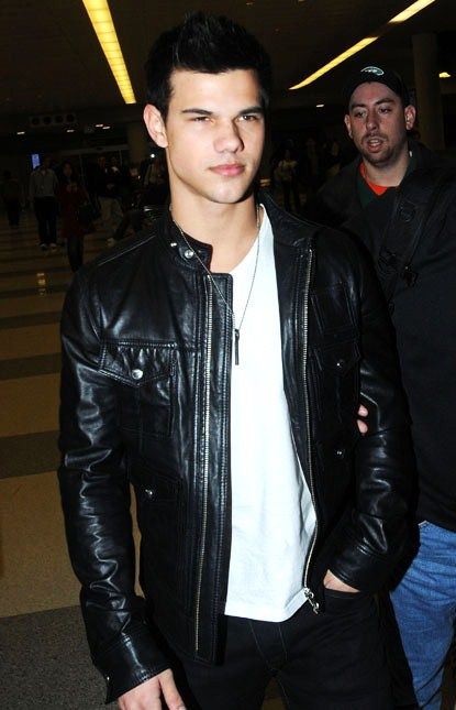 taylor-lautner-lax.jpg